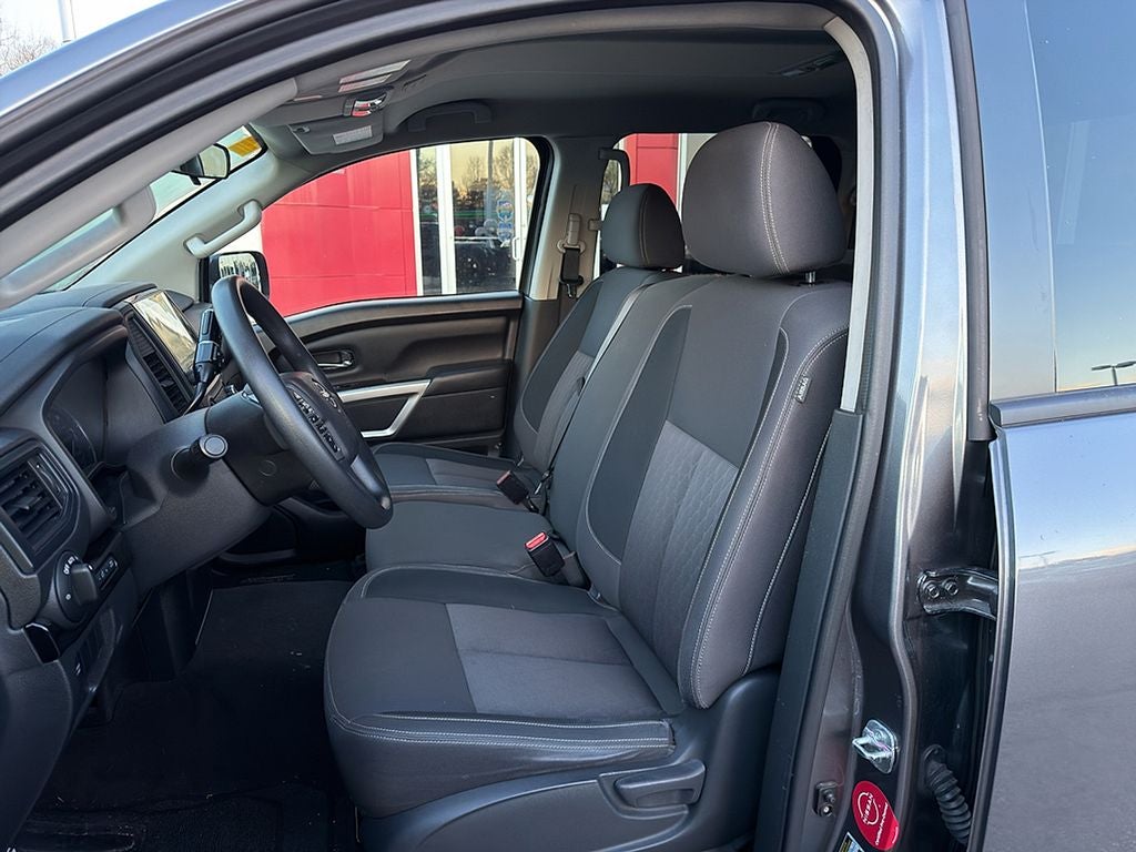 2023 Nissan Titan SV