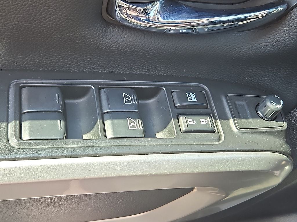 2023 Nissan Titan SV