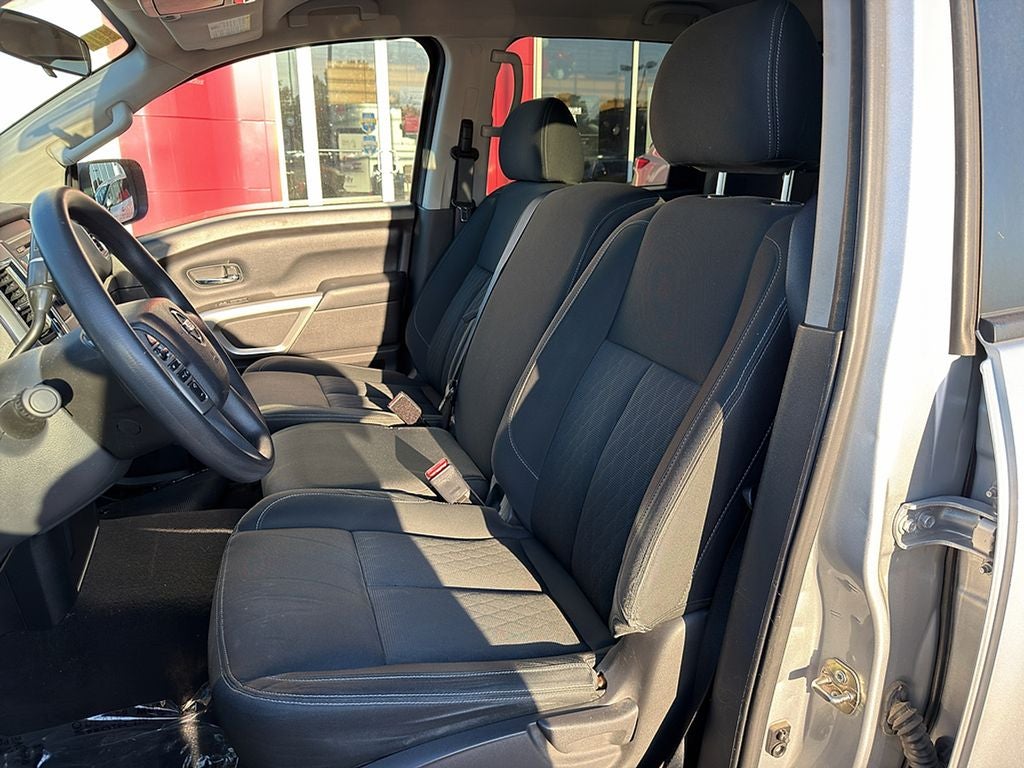 2017 Nissan Titan SV