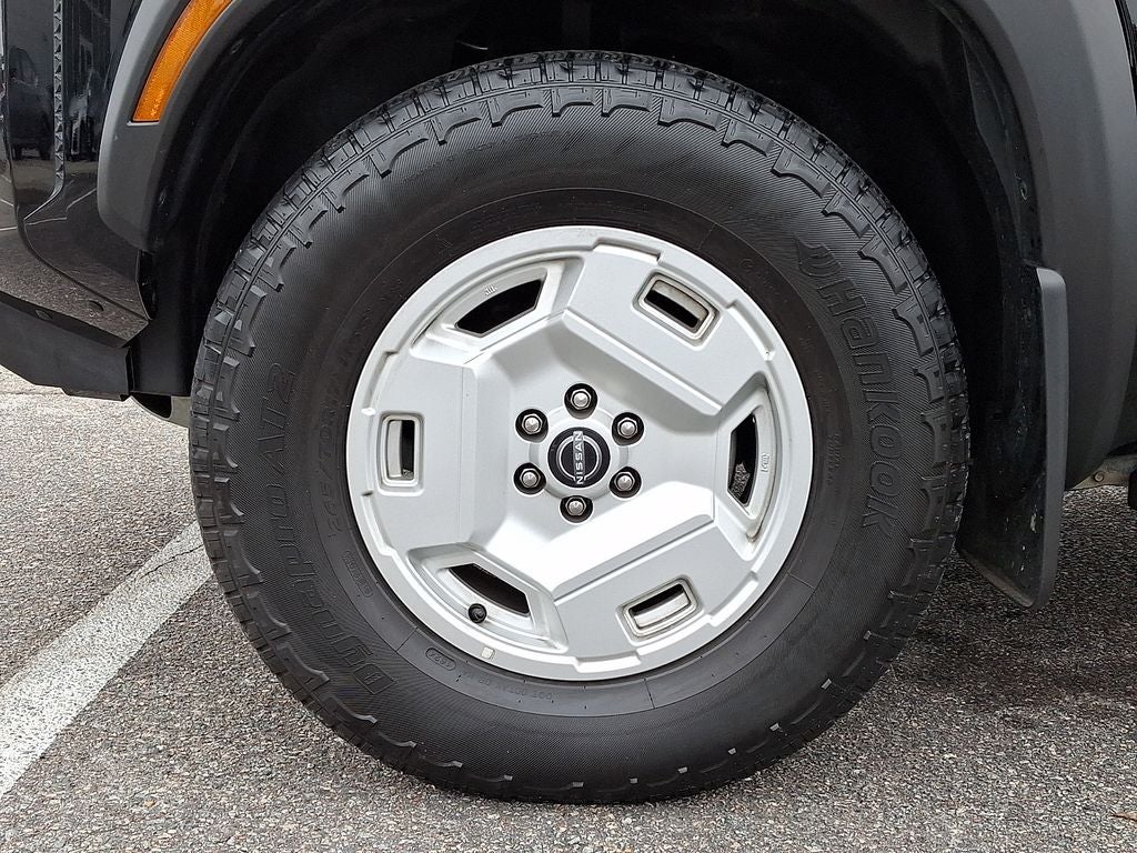 2024 Nissan Frontier SV