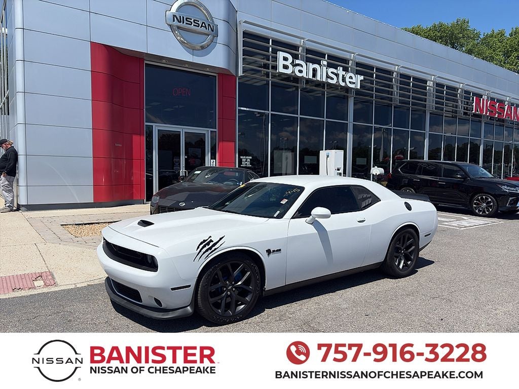 2023 Dodge Challenger R/T's photo