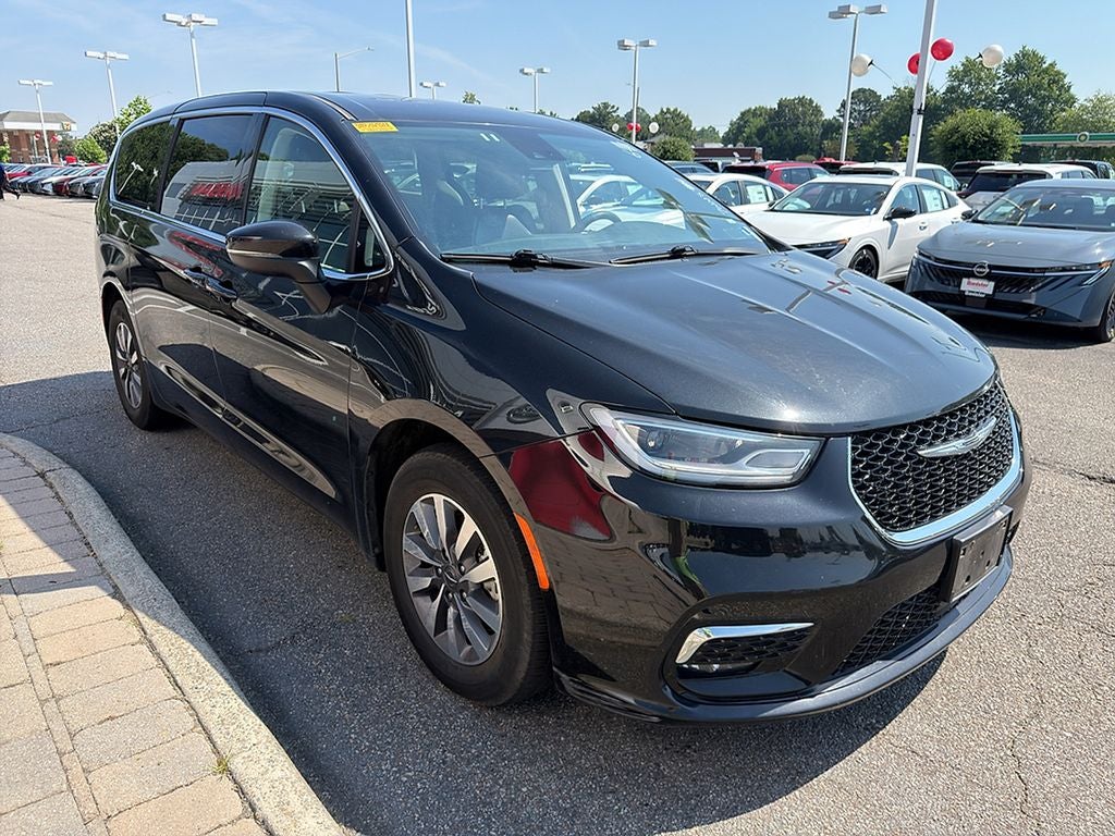 2023 Chrysler Pacifica Hybrid Touring L