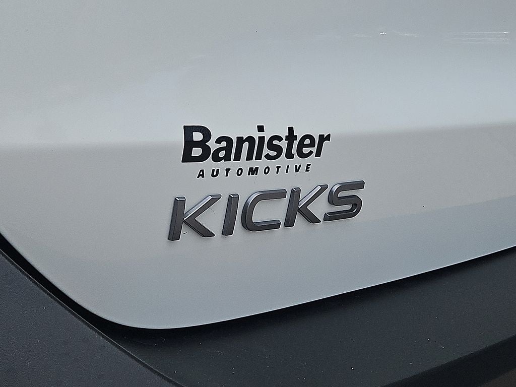 2025 Nissan Kicks SR