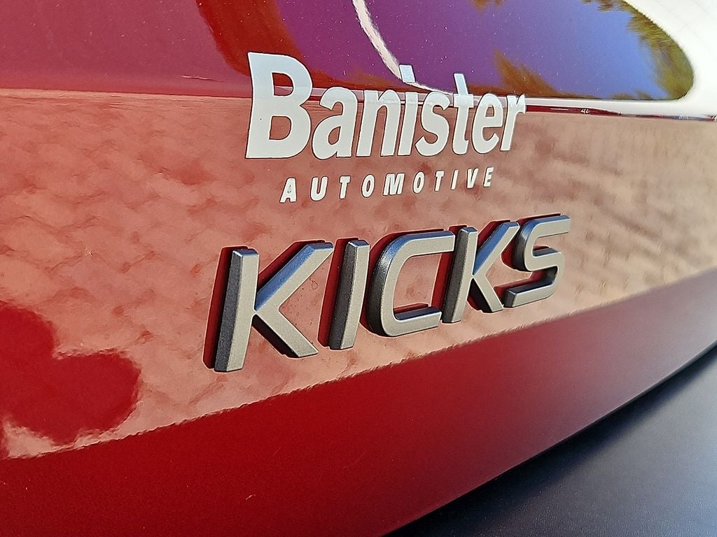 2025 Nissan Kicks SR