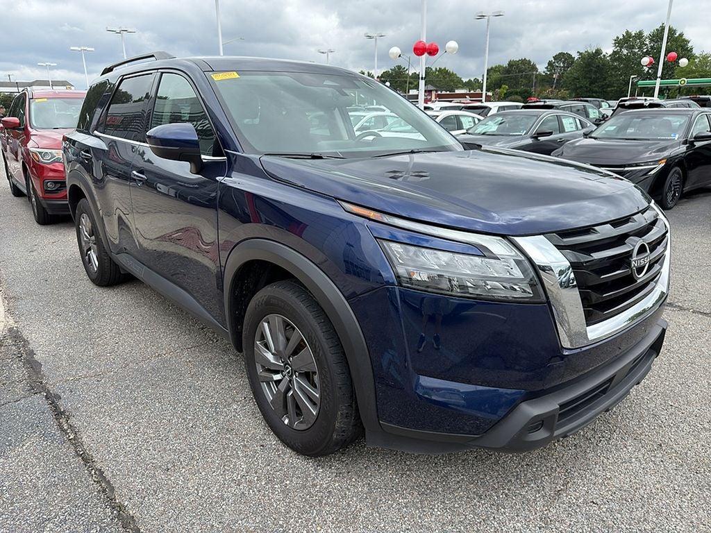 2025 Nissan Pathfinder SV