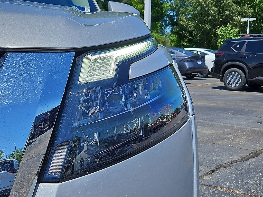 2023 Nissan Pathfinder SV