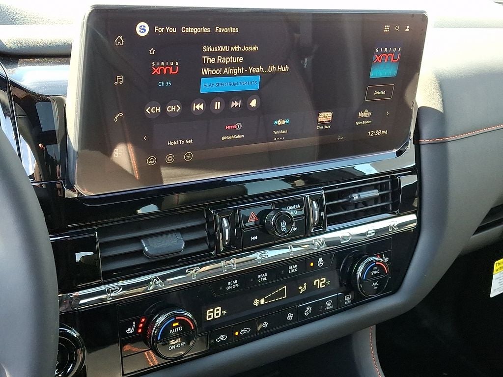 2026 Nissan Pathfinder SV