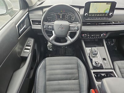 2022 Mitsubishi Outlander SE