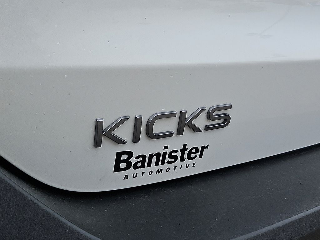 2025 Nissan Kicks SR