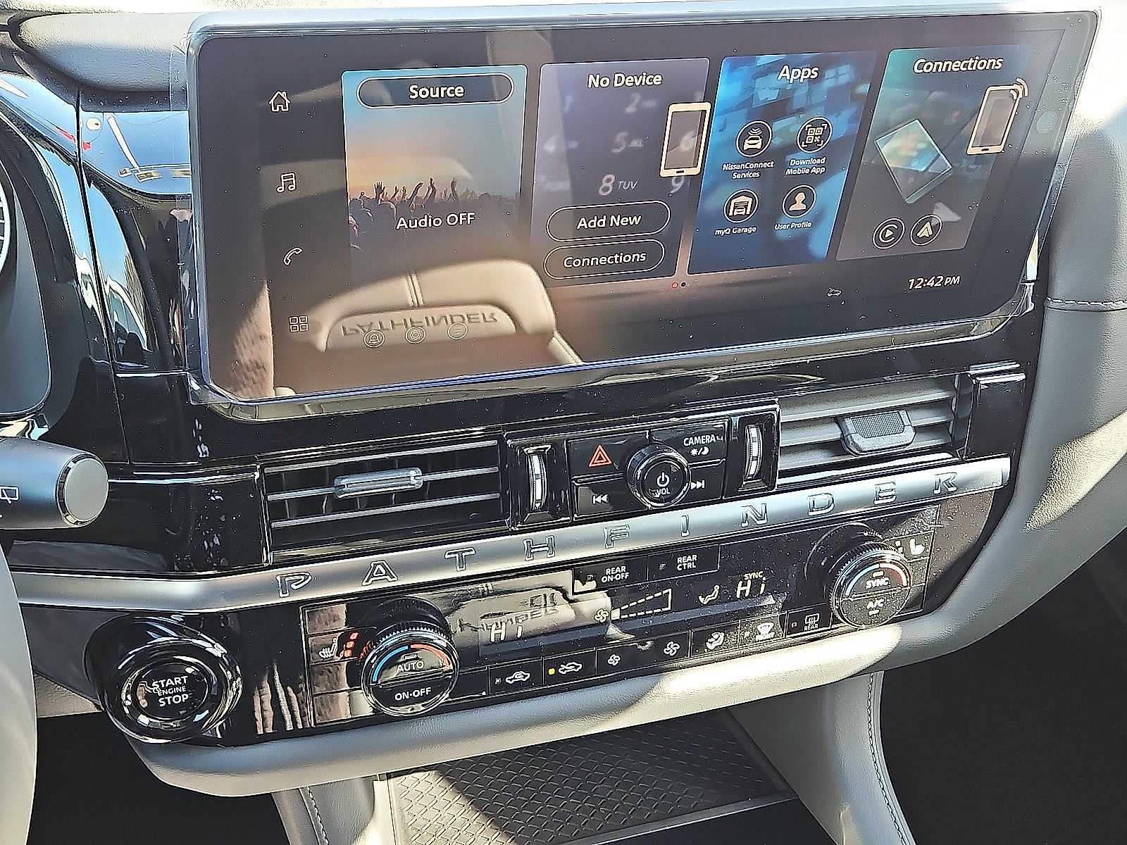 2026 Nissan Pathfinder SV