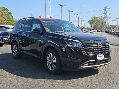 2026 Nissan Pathfinder SL