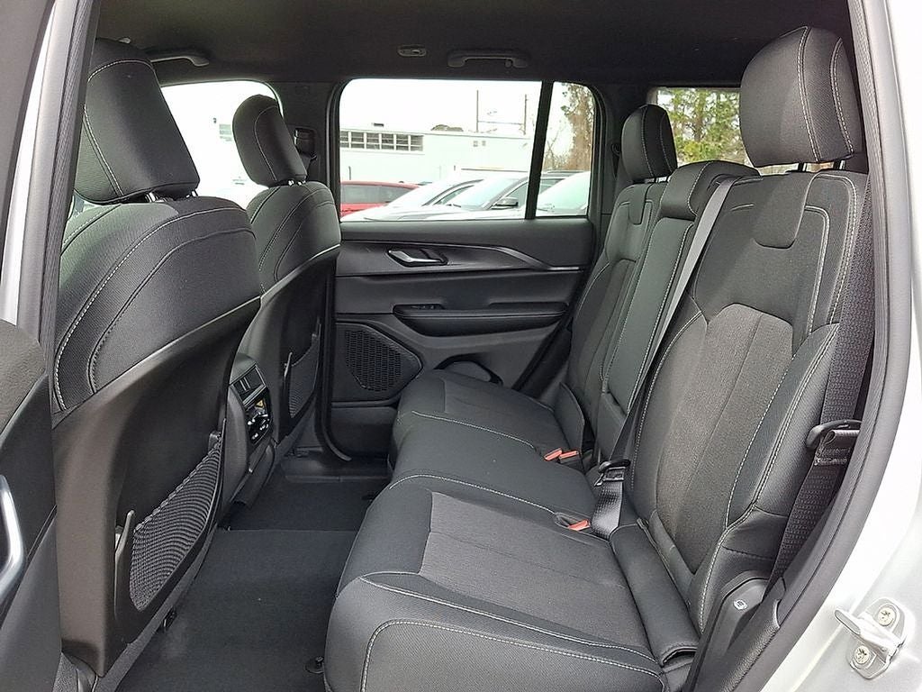 2026 Jeep Grand Cherokee Laredo 4x4