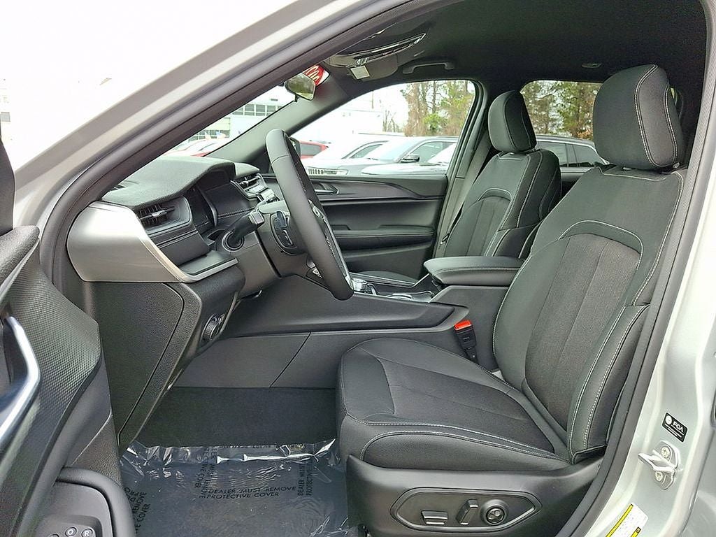 2026 Jeep Grand Cherokee Laredo 4x4