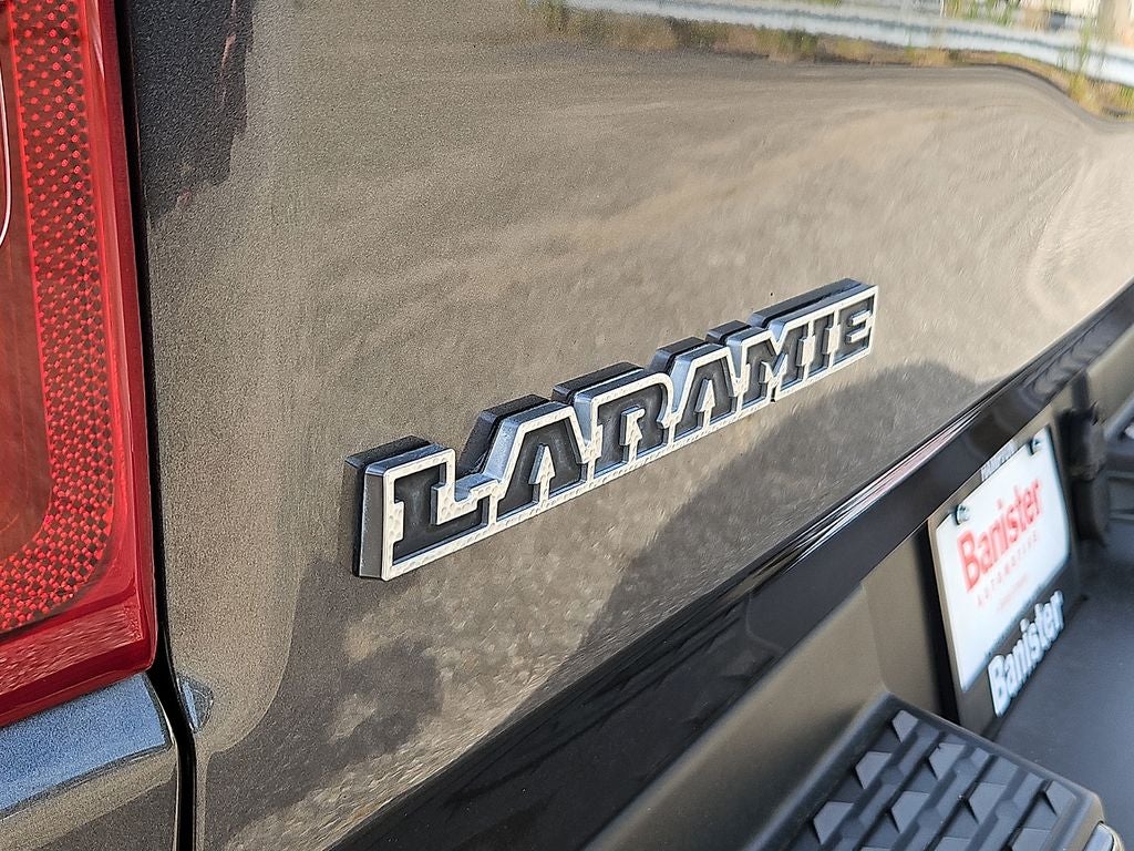 2021 RAM 1500 Laramie Crew Cab 4x4 5'7' Box