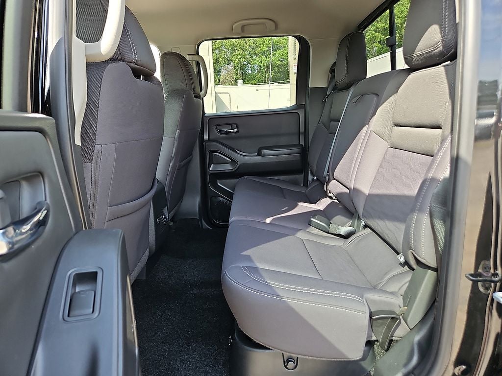 2022 Nissan Frontier Crew Cab SV 4x4