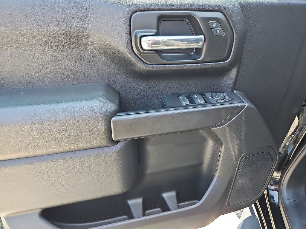 2023 Chevrolet Silverado 1500 4WD Crew Cab Short Bed Custom