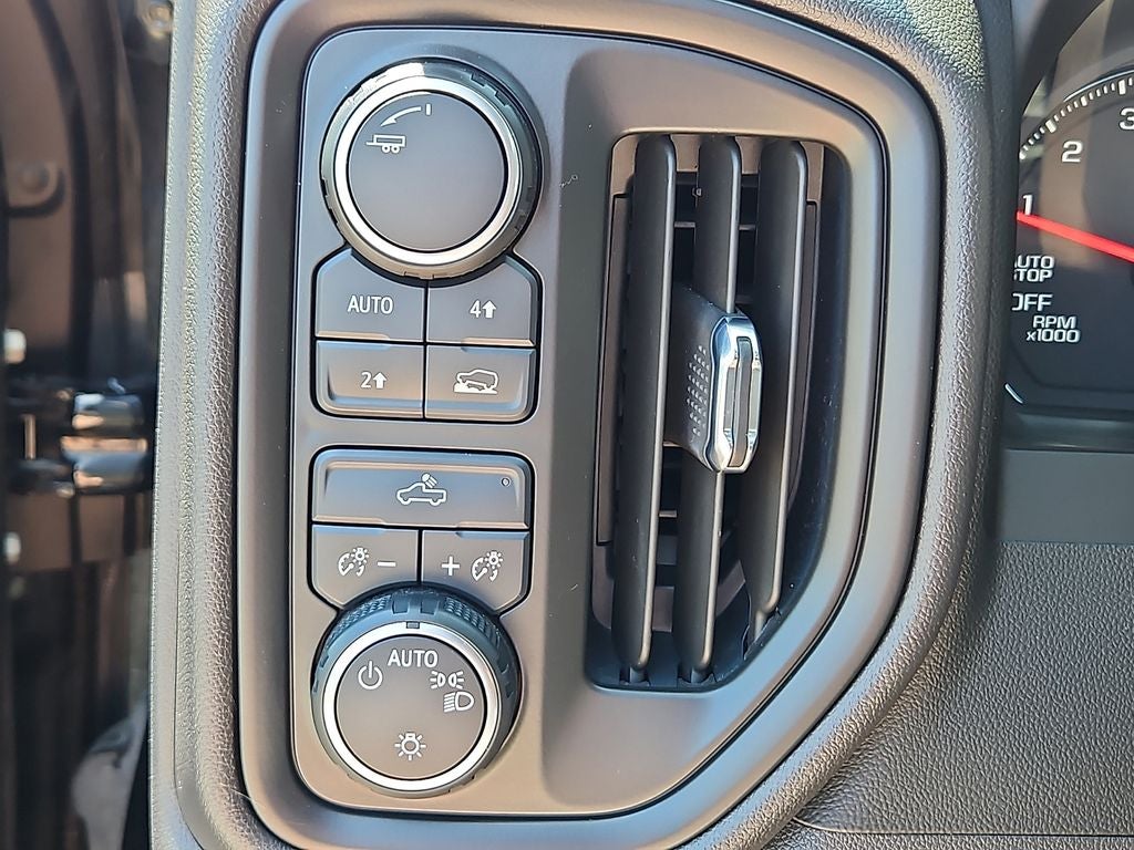 2023 Chevrolet Silverado 1500 4WD Crew Cab Short Bed Custom