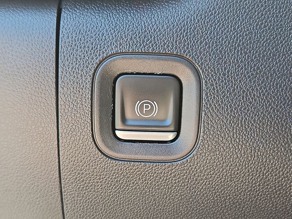2023 Chevrolet Silverado 1500 4WD Crew Cab Short Bed Custom