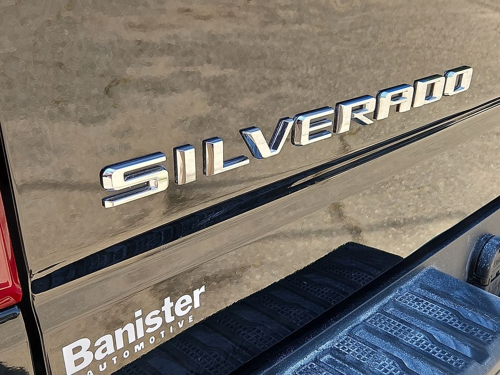 2023 Chevrolet Silverado 1500 4WD Crew Cab Short Bed Custom