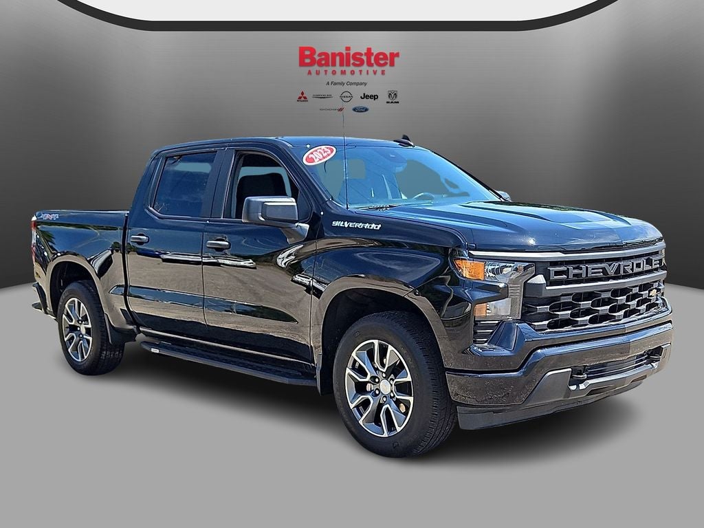 2023 Chevrolet Silverado 1500 4WD Crew Cab Short Bed Custom