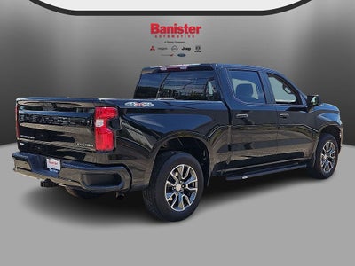 2023 Chevrolet Silverado 1500 4WD Crew Cab Short Bed Custom