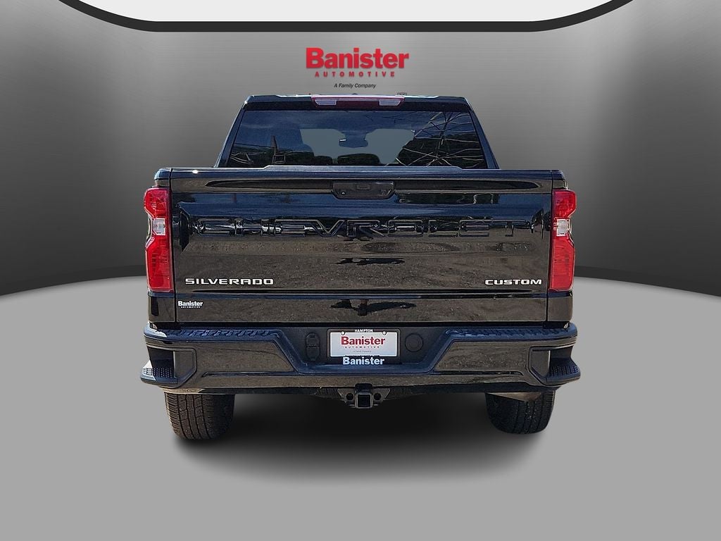 2023 Chevrolet Silverado 1500 4WD Crew Cab Short Bed Custom