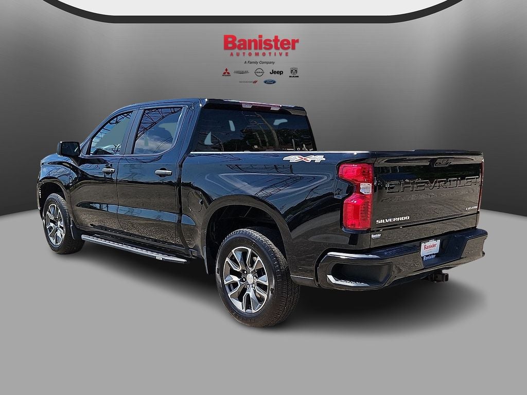 2023 Chevrolet Silverado 1500 4WD Crew Cab Short Bed Custom