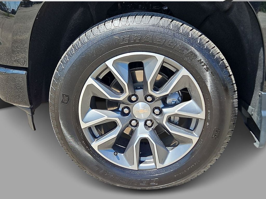 2023 Chevrolet Silverado 1500 4WD Crew Cab Short Bed Custom