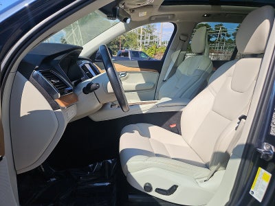 2021 Volvo XC90 Momentum