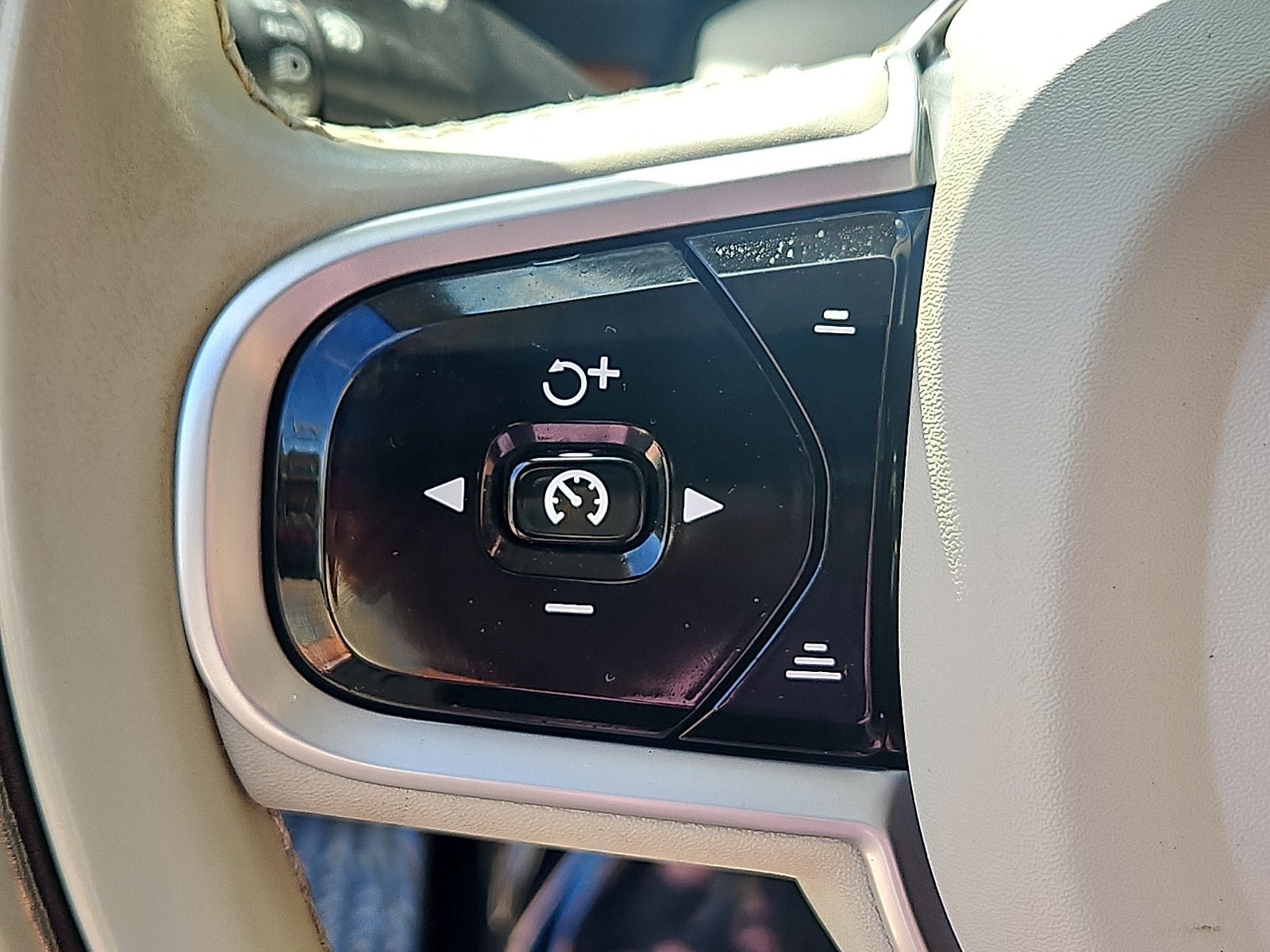 2021 Volvo XC90 Momentum